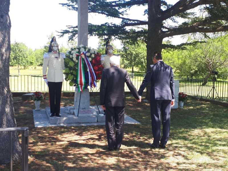 Mattarella e Pahor alla foiba di Basovizza (Ansa)