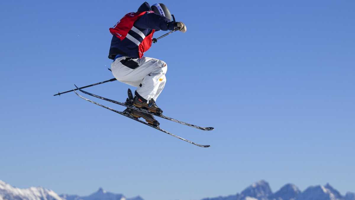 Immagine di Flora Tabanelli studia e vola con i suoi sci verso il sogno olimpico