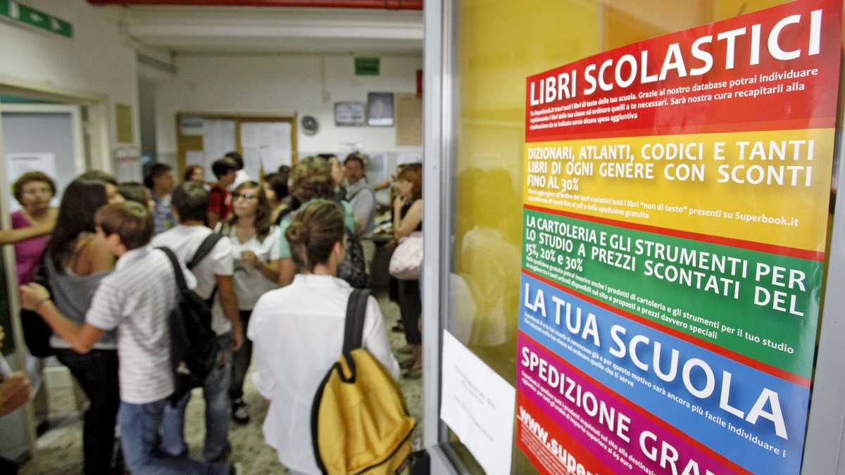 Immagine di Libri di testo “digitalmente aumentati” che trattano gli insegnanti da analfabeti