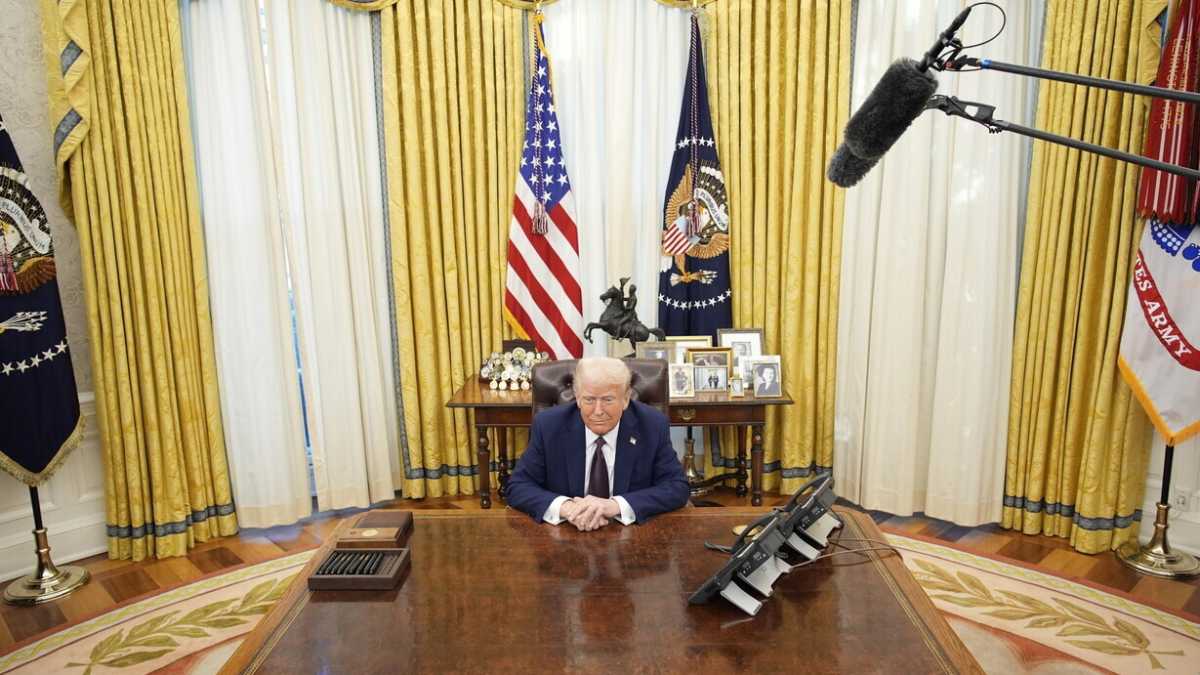 Immagine di Tra legge e imposture. Guida agli strapoteri di Trump