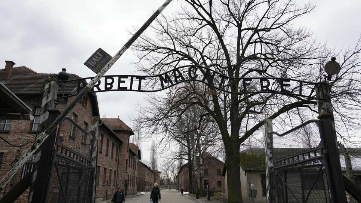 Immagine di Auschwitz: qui si protegge il futuro