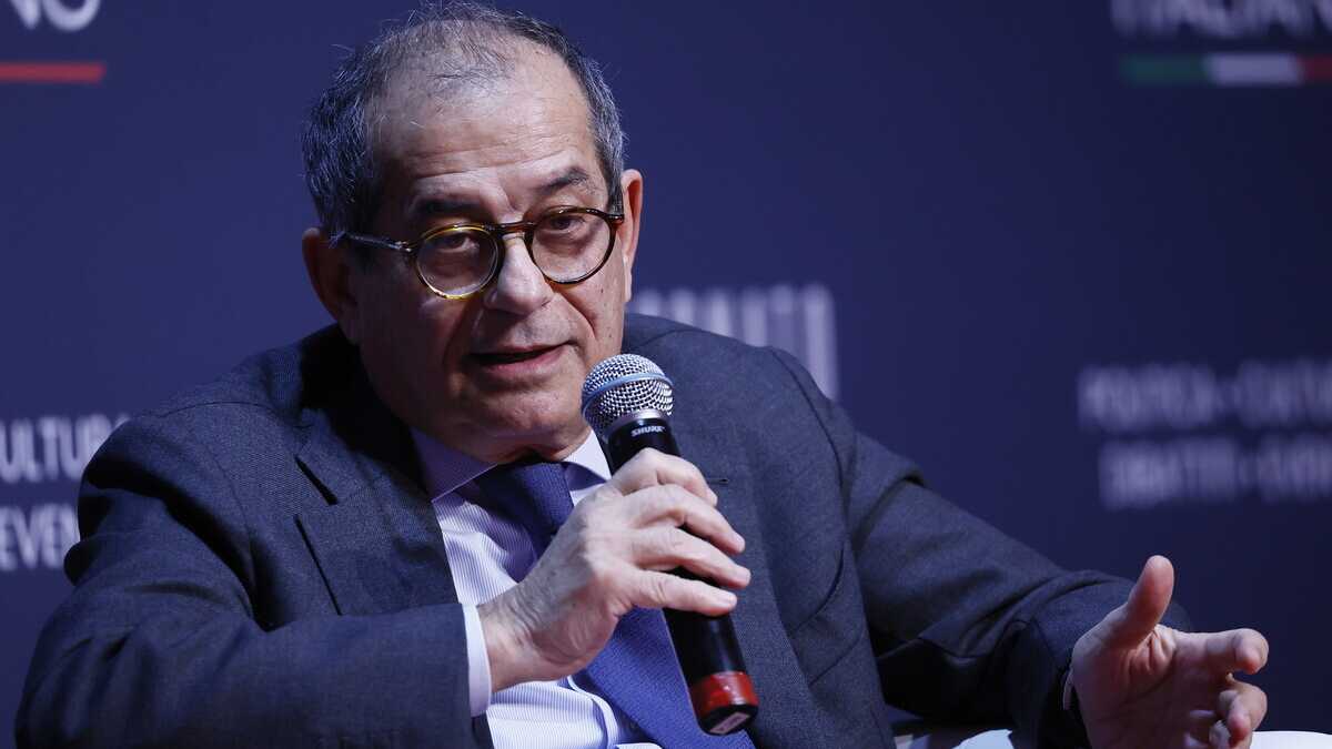 Immagine di Parla Tria: "La scalata di Mps su Mediobanca è legittima, non è un'operazione bellica. Il terzo polo bancario serve all'Italia"