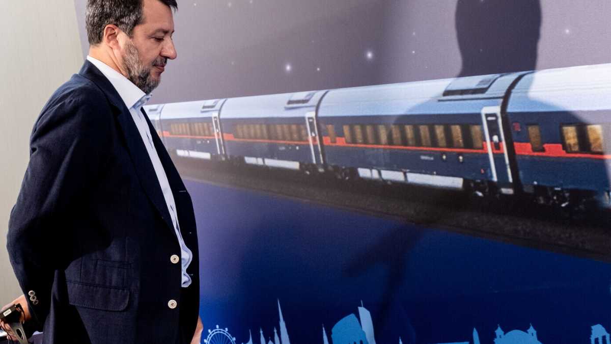 Immagine di Nuovi guasti e ritardi sull'Alta velocità Roma-Firenze. Salvini griderà ancora al complotto?