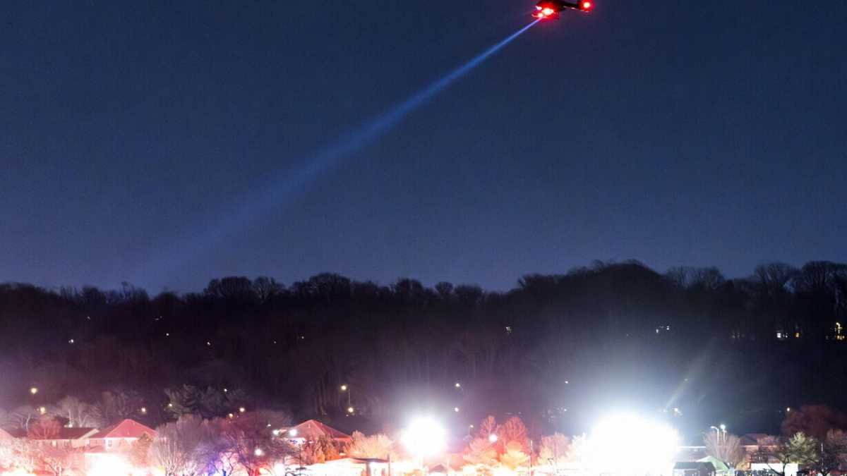 Immagine di A Washington un aereo di linea è precipitato dopo una collisione con un elicottero militare. Almeno 30 vittime