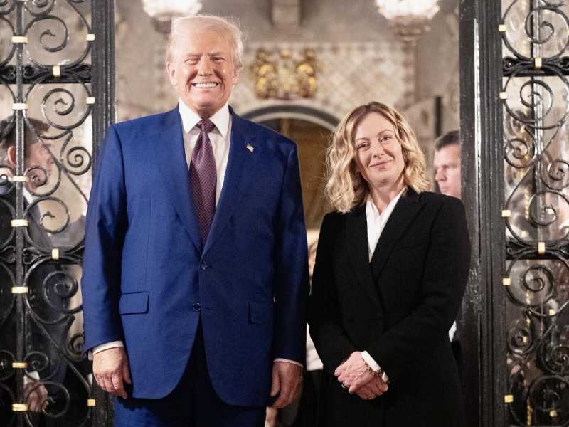 Donald Trump con Giorgia Meloni (foto Ap, via LaPresse)