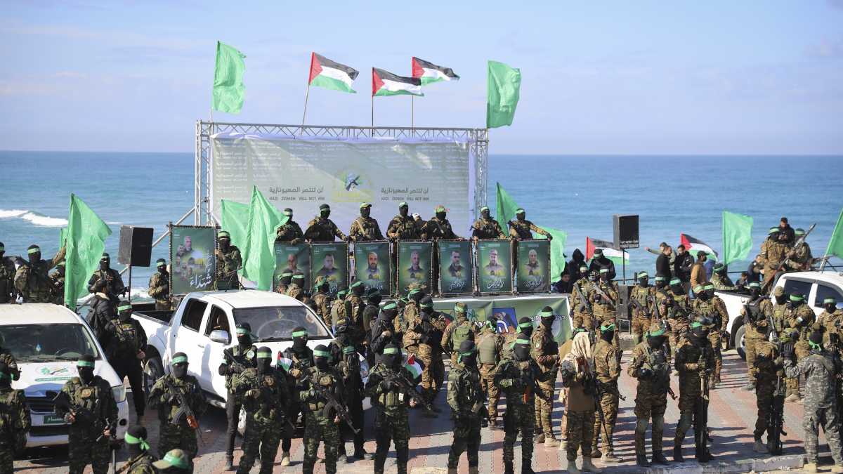 Immagine di Due palchi a Gaza per mostrare la liberazione di tre ostaggi