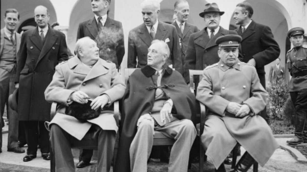 Immagine di Il dato impressionante quanto ovvio di non trovare donne nelle foto di Jalta