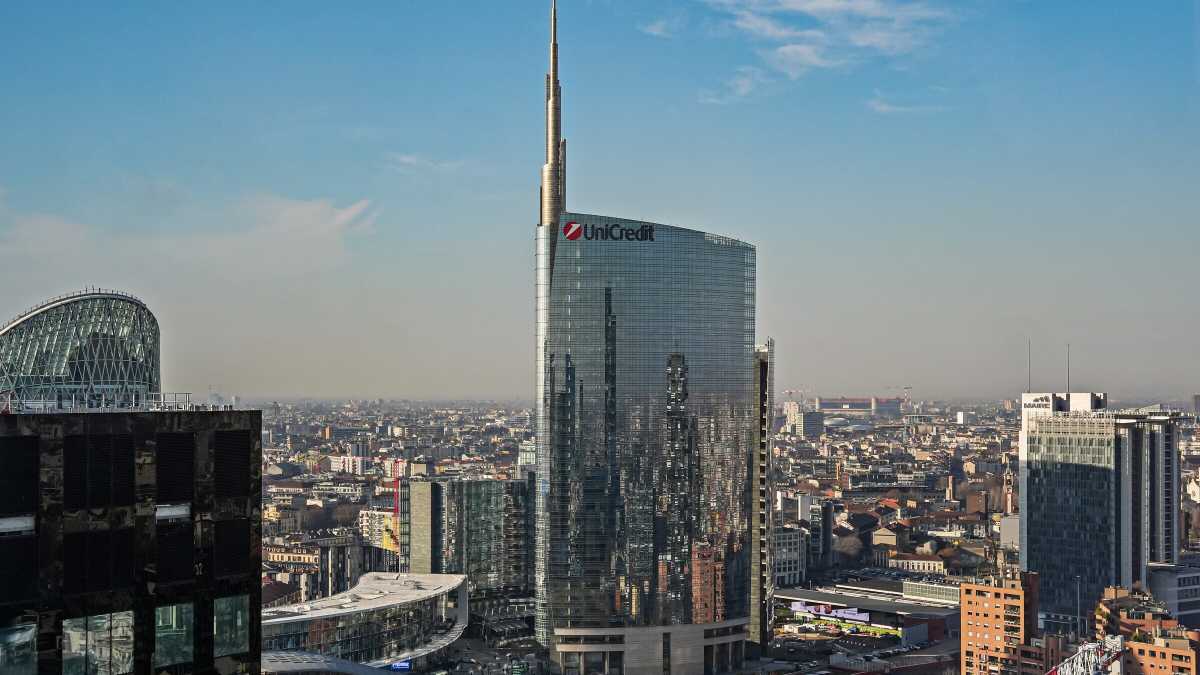 Immagine di Unicredit al 4,1 per cento di Generali. Si apre un altro capitolo del risiko bancario