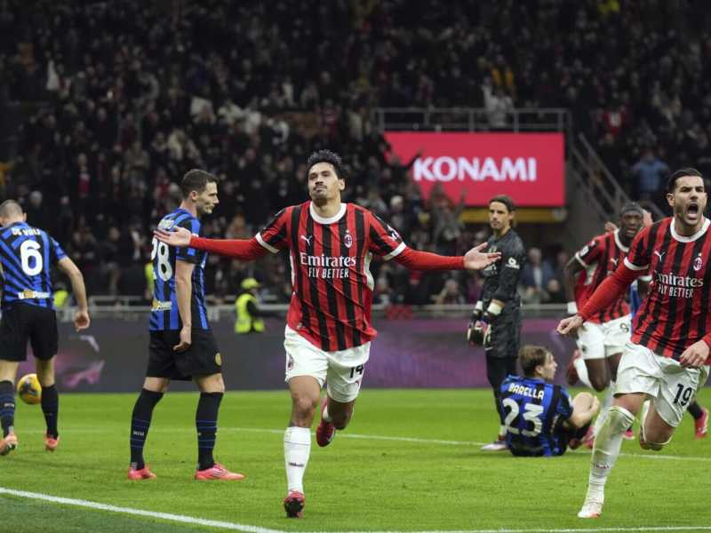 Tijjani Reijnders esulta dopo il gol che ha portato in vantaggio il Milan nel derby contro l'Inter (foto LaPresse)&nbsp;<br />