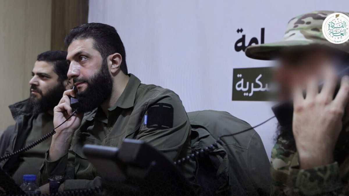 Immagine di Julani, il leader degli islamisti che hanno conquistato Aleppo e che dice: “Fidatevi di noi”
