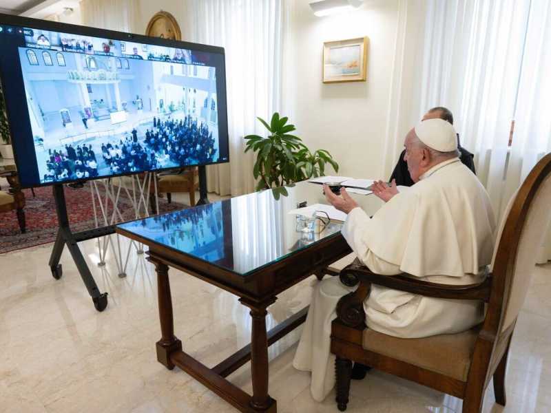 Il Papa ai giovani ucraini: "Siate patrioti". Sul resto del colloquio le ricostruzioni di Kyiv e Roma non concordano
