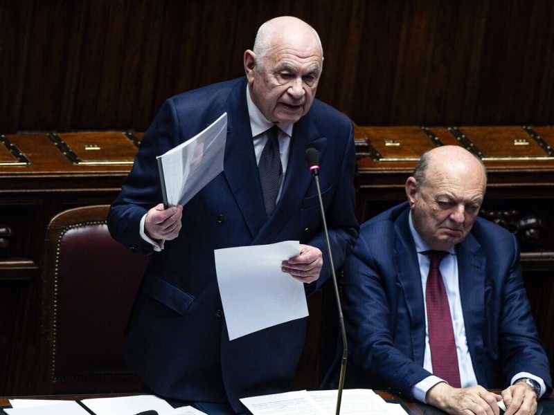 Su Almasri Nordio lancia bordate contro Cpi e toghe. Piantedosi lascia trasparire la “ragion di stato”