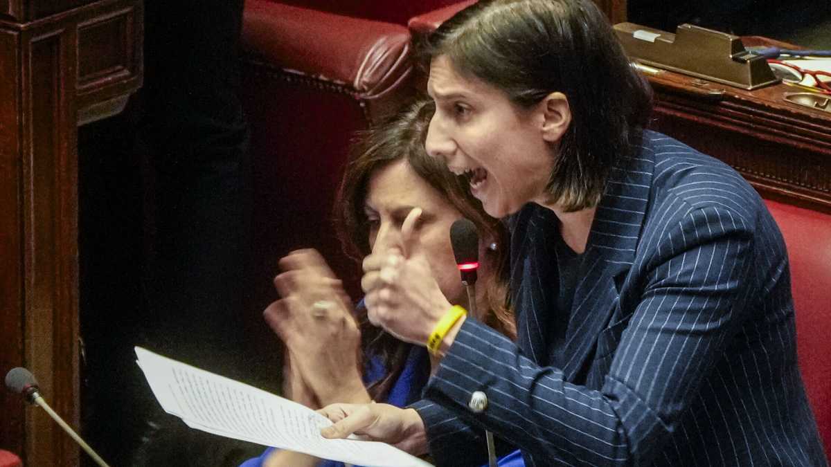 Immagine di L'avvocata Schlein, si esalta sulla Libia, dà lezioni a Nordio. Il "dono" di Meloni. Pichetto: "Su Almasri ci siamo fatti intortare"