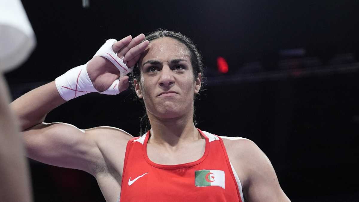 Immagine di Imane Khelif esclusa dai Mondiali di boxe femminile. E Trump ne approfitta