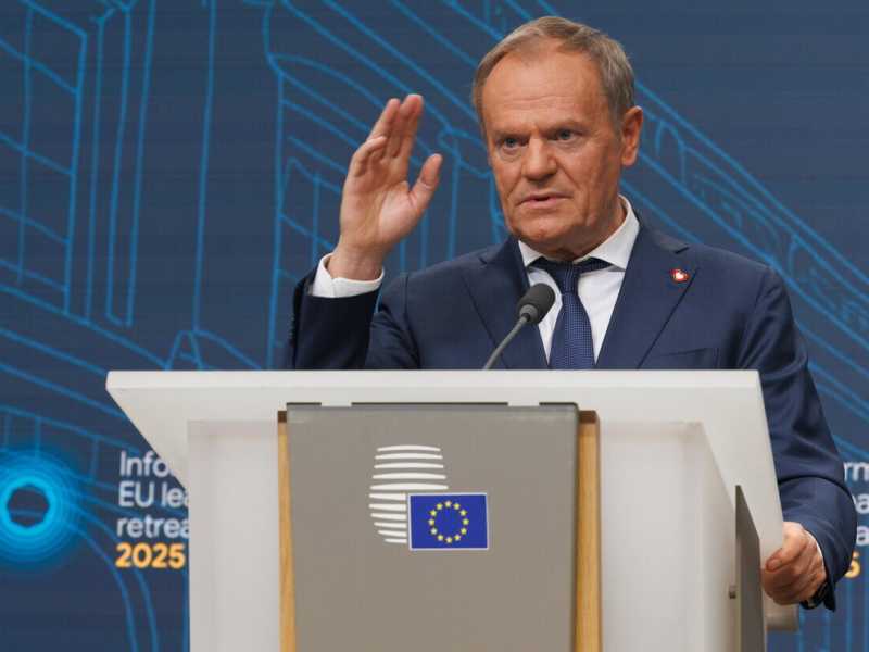 Tusk vuole svegliare l’Ue su difesa e burocrazia