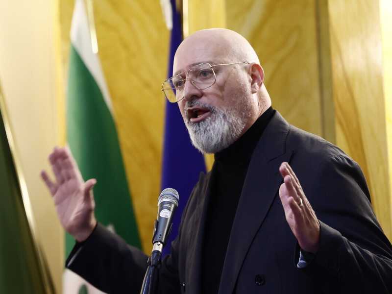 Bonaccini-Ban: perde la sua corrente e rischia di perdere anche la carica di presidente Pd. Al suo posto: Gentiloni