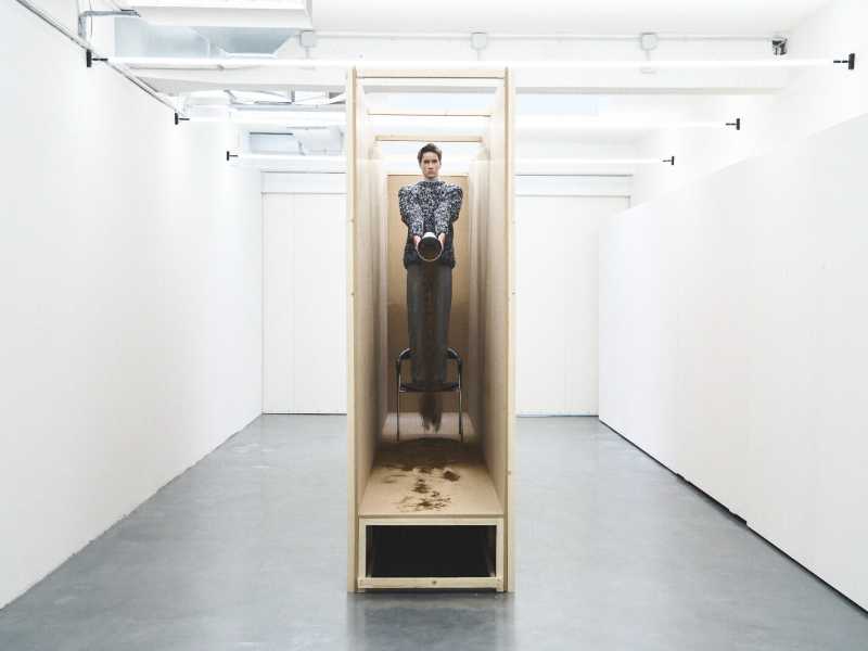 L&rsquo;installazione-tableau vivant di Federico Cina alla Fondazione Sozzani lo scorso gennaio per presentare la collezione inverno 2025-2026