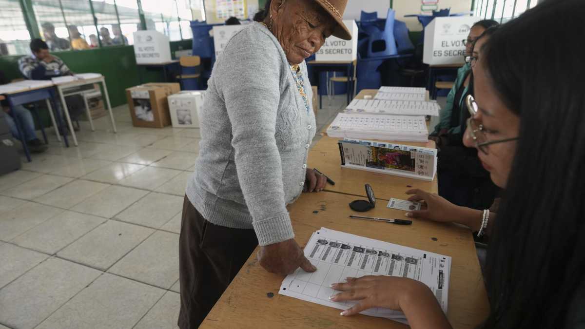 Immagine di Ecuador diviso tra Daniel Noboa e Luisa González, il ballottaggio sarà decisivo