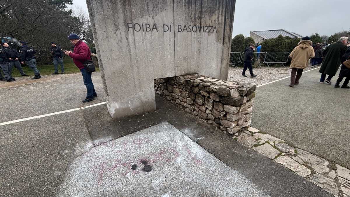 Immagine di I capi dello stato e l'onore delle Foibe