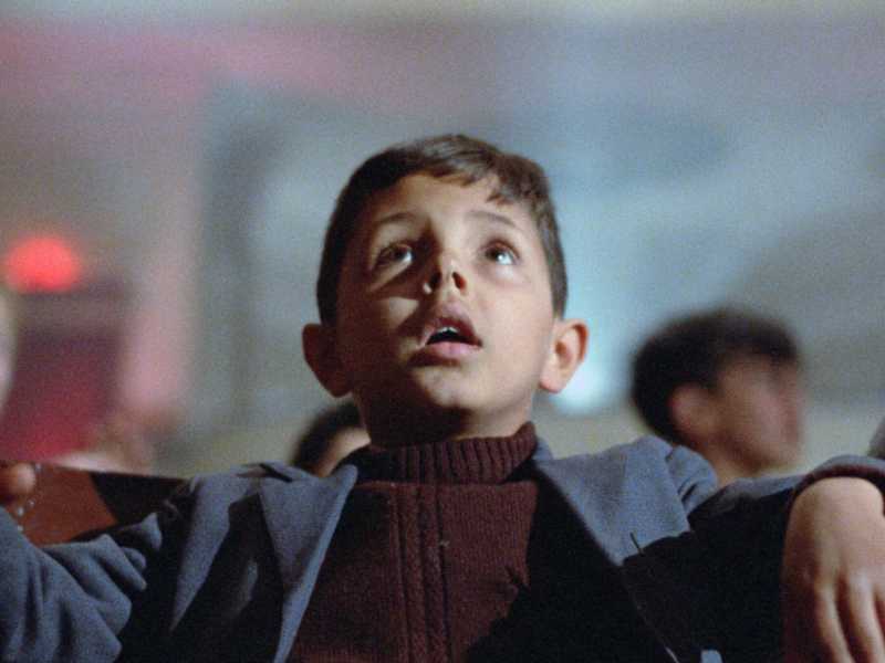 Già in “Nuovo cinema paradiso” di Giuseppe Tornatore con il piccolo Salvatore Cascio, 1988, ci si struggeva di nostalgia per la fine delle sale cinematografiche<br /><br />
