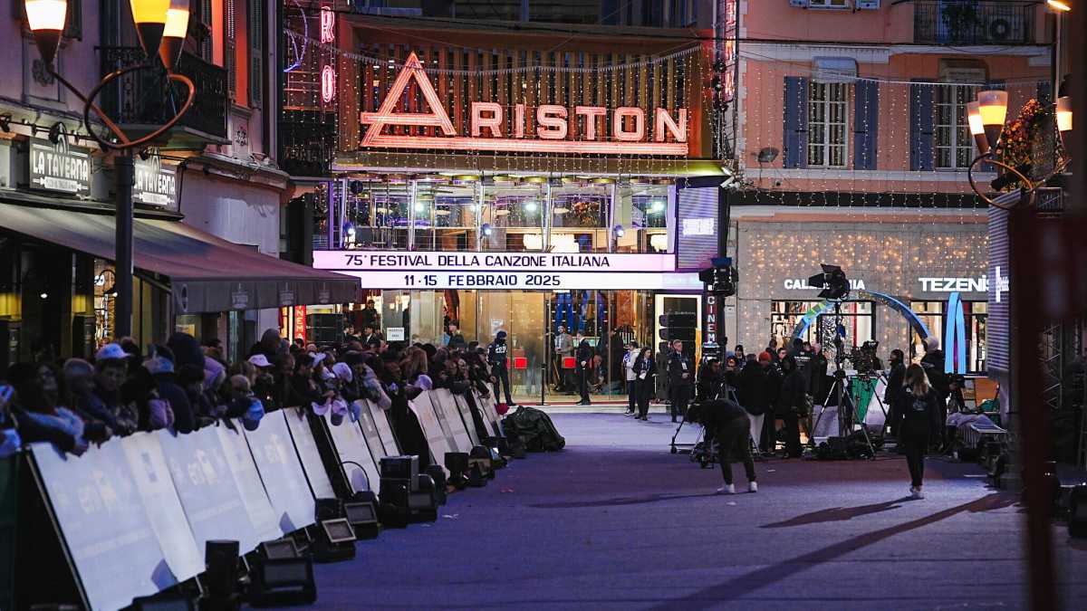 Immagine di Prove di “canto largo” a Sanremo. Come se l’Ariston fosse Palazzo Chigi e l’Eurovision il Quirinale