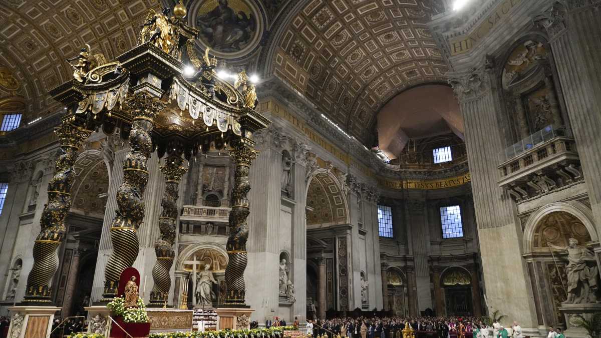 Immagine di Tra novità tech e gadget per turisti, la Basilica di San Pietro è più simile a un museo che a una chiesa