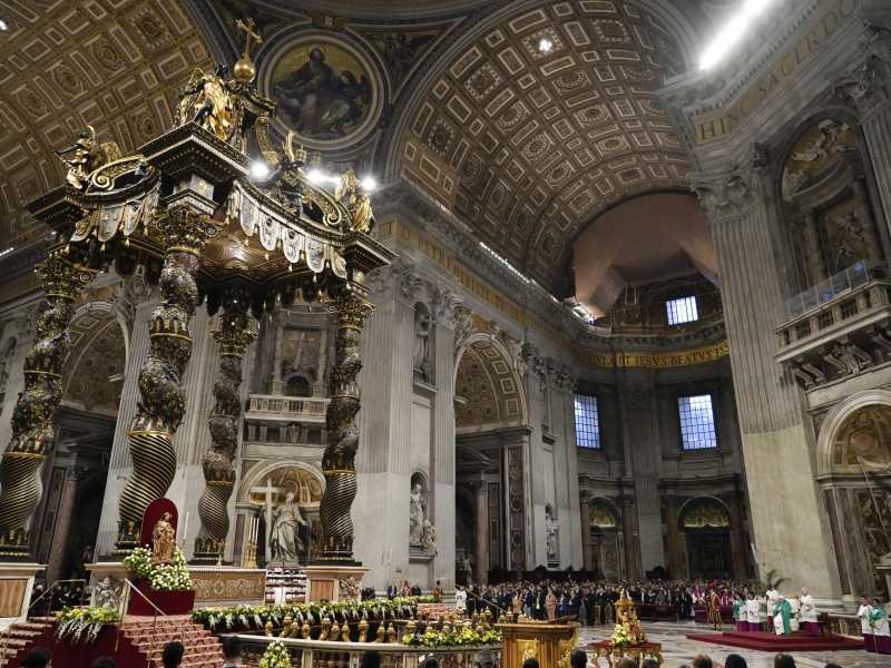 Tra novità tech e gadget per turisti, la Basilica di San Pietro è più simile a un museo che a una chiesa