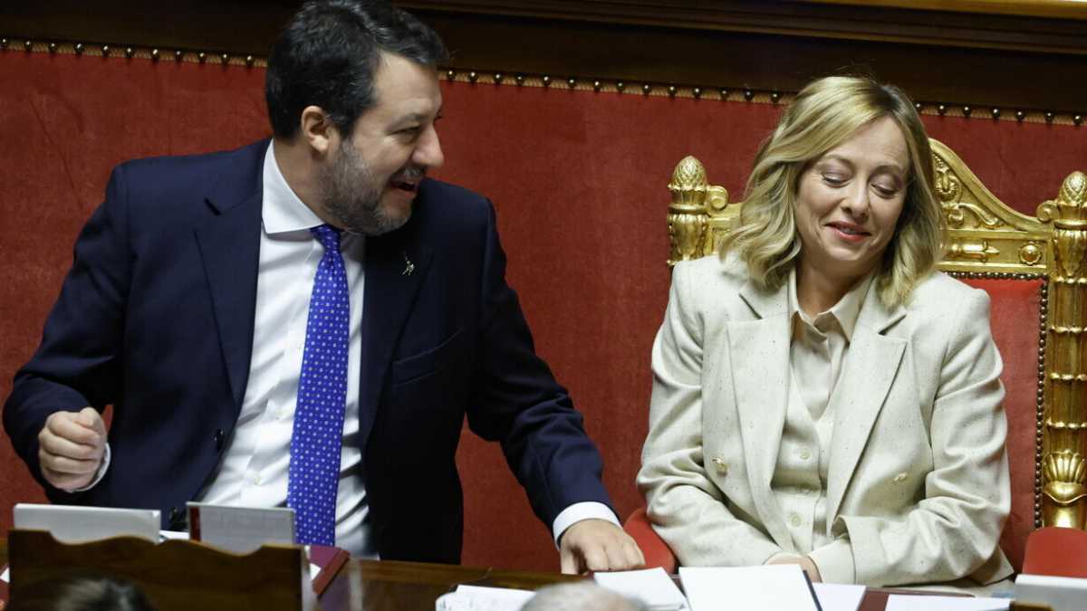 Immagine di Meloni teme una crisi di Salvini e dice ai capigruppo: "Non prendiamo transfughi dalla Lega"