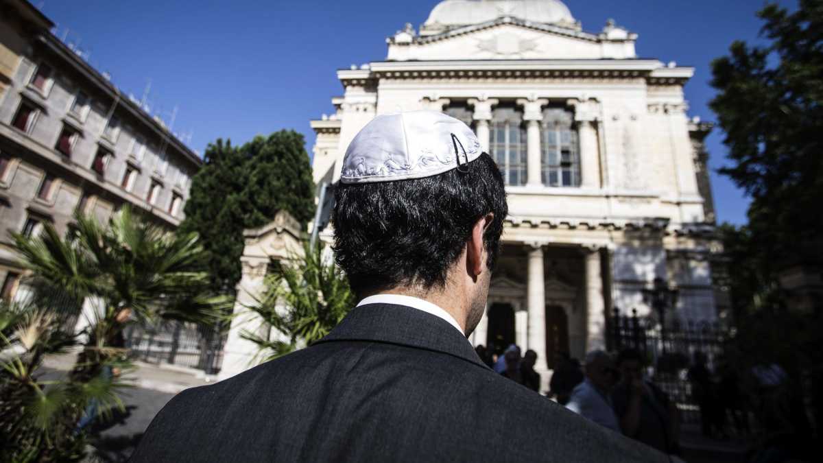 Immagine di Antisemitismo in Italia: nell'ultimo anno raddoppiano i casi. Cresce soprattutto l'odio online