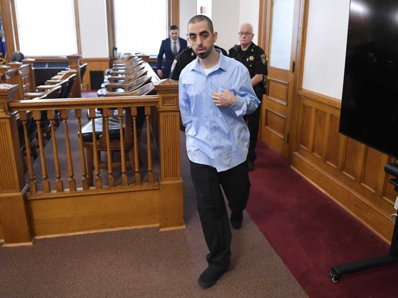 Hadi Matar, l'attentatore di Salman Rushdie, in tribunale a Mayville (LaPresse)&nbsp;<br />