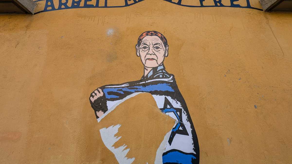 Immagine di Punito perché contrario allo svilimento della Shoah. La lettera di un prof