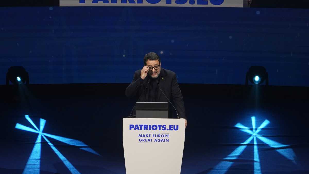 Immagine di Salvini il rottamatore, litiga con Romeo e a Fedriga dice: “Fai quello che dico io”. Si scrive le regole per il Congresso