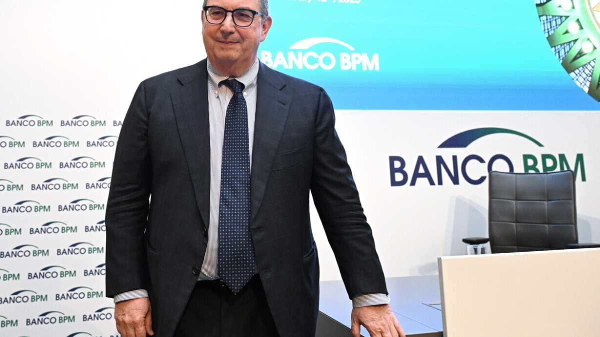 Immagine di Assedio al sistema bancario lombardo: Castagna lancia l’allarme contro Unicredit