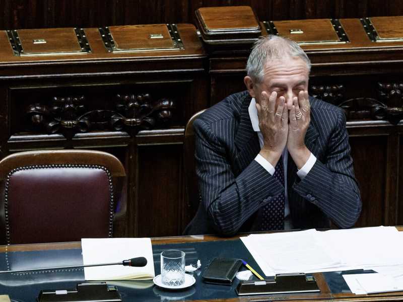 Il crollo dell’industria italiana fa paura