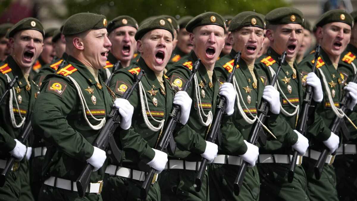 Immagine di Cosa vuole mostrare Putin portando Xi in Piazza Rossa