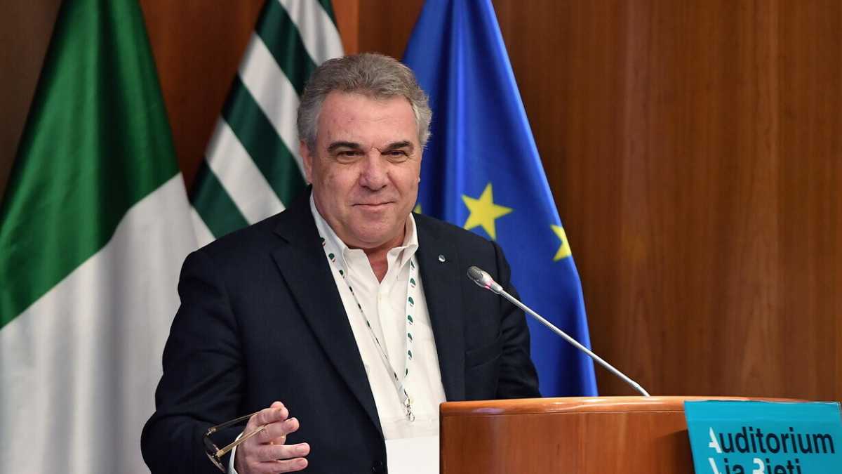 Immagine di Lo Sbarra conteso. Dalla Cisl (con Meloni) a un tavolo su Marini con Casini, Franceschini e Castagnetti