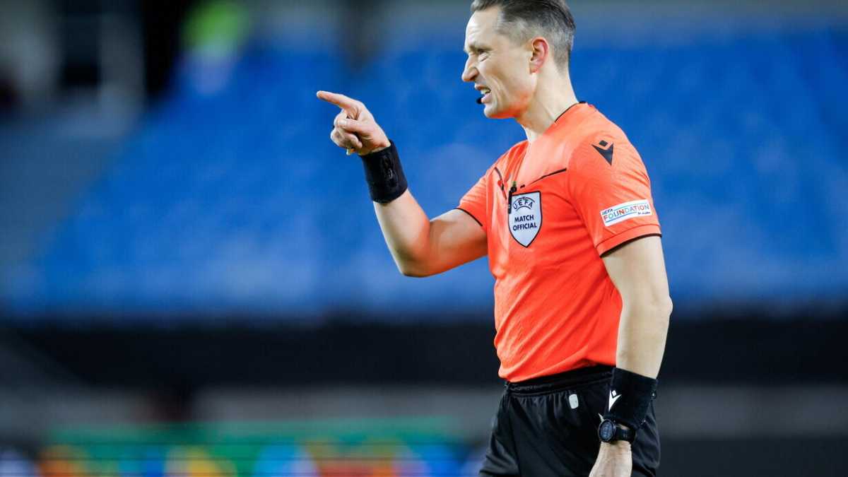 Immagine di Arbitri, torniamo nella caverna?
