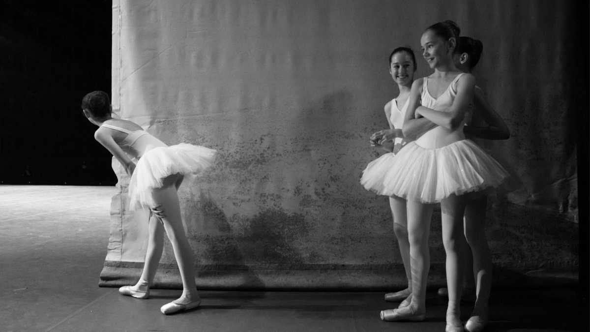 Immagine di La leggerezza e la disciplina, essere ballerine alla Scala. In mostra