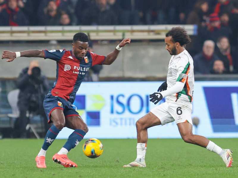 L'esterno del Genoa Maxwel Cornet (foto LaPresse)<div>&nbsp;</div>