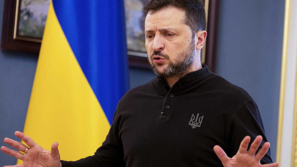 Immagine di Trump vive in una bolla di disinformazione russa, dice Zelensky. Trump inveisce contro di lui