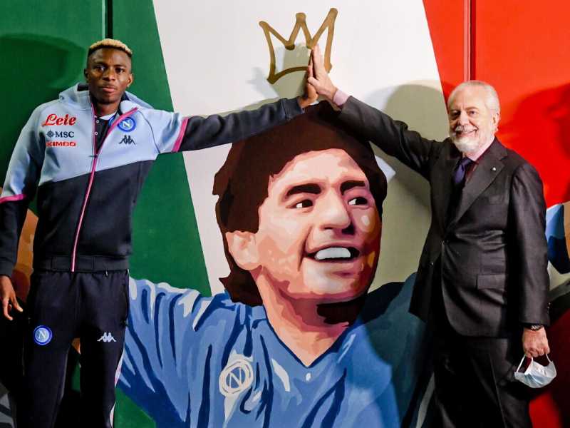 Aurelio De Laurentiis con Victor Osimhen (foto Ansa)
