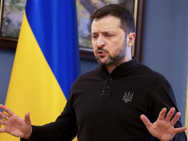 Trump vive in una bolla di disinformazione russa, dice Zelensky. Trump inveisce contro di lui