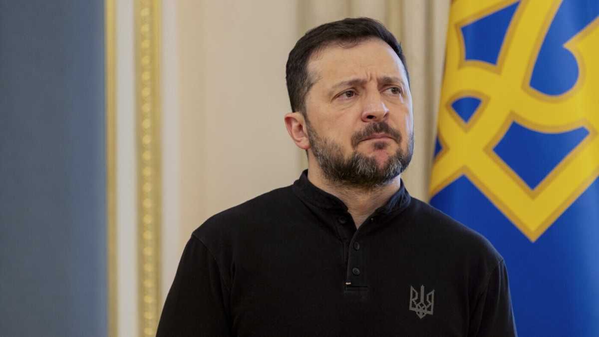 Immagine di Zelensky, un dittatore sul treno della cuccagna. Indovina chi l’ha detto