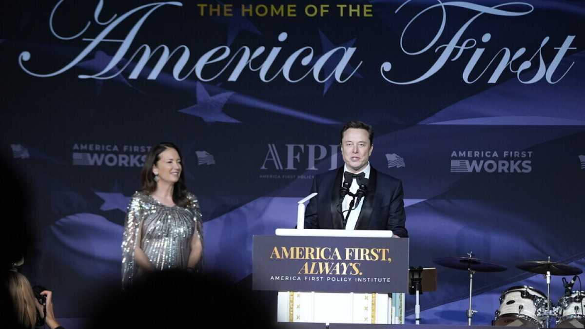 Immagine di Musk sostiene l’AfD in Germania e Farage nel Regno Unito. Una lega estremista