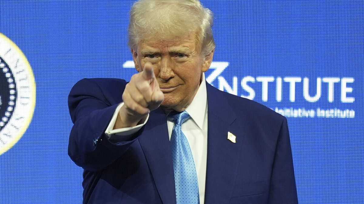 Immagine di Trump (di nuovo) come Joker contro i "comici modesti"
