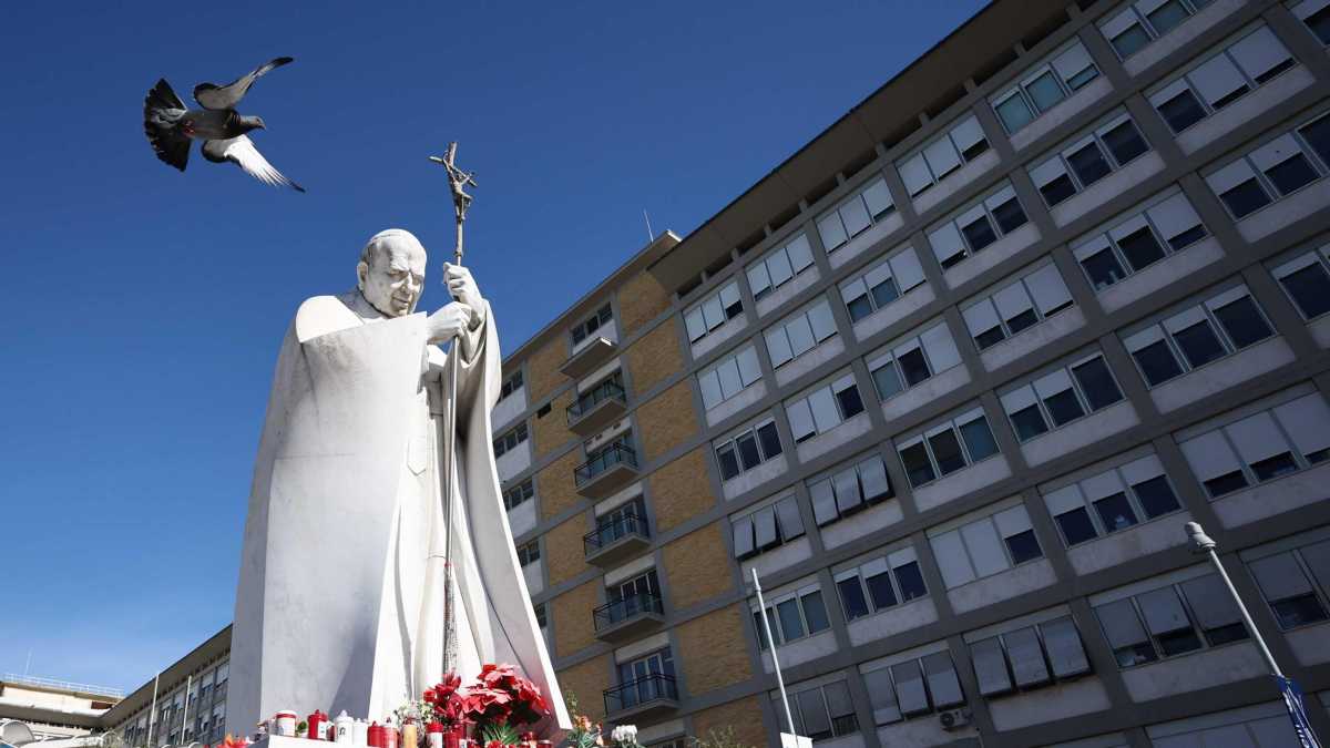 Immagine di "Papa Francesco non è fuori pericolo. Ha sempre voluto che dicessimo la verità"
