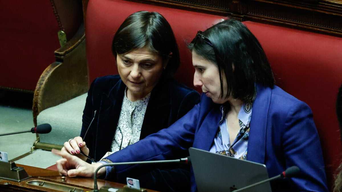 Immagine di I socialisti europei si mobilitano per Kyiv. Schlein tace. Ma attacca Meloni sui saluti romani