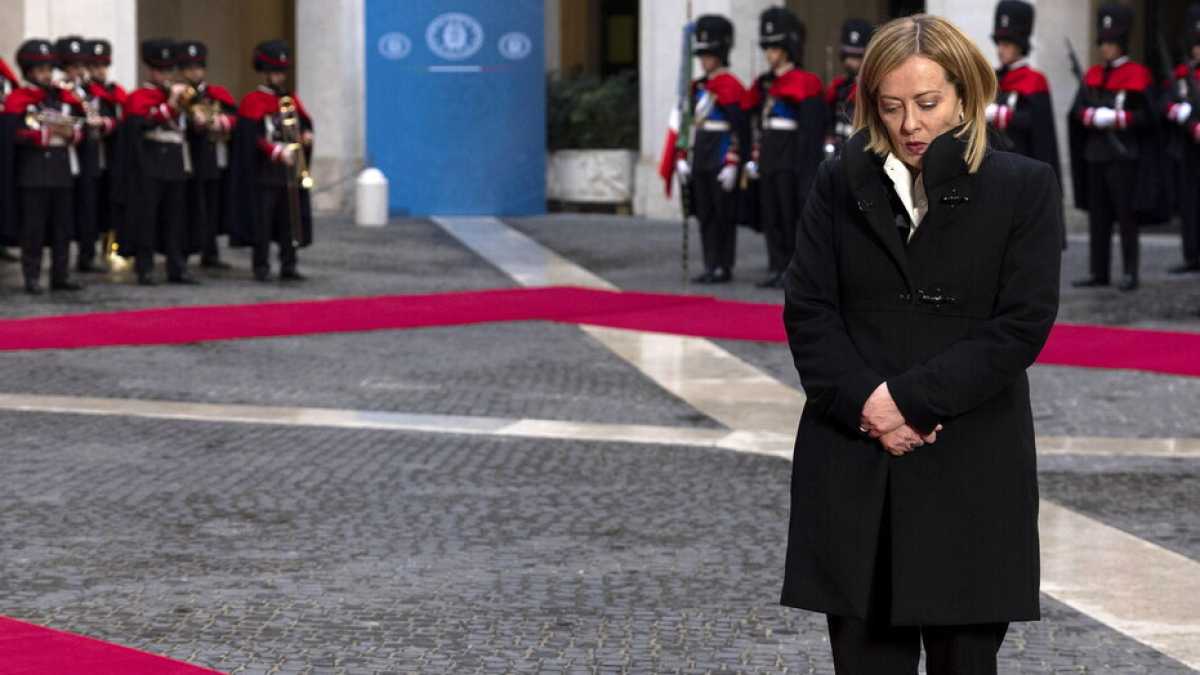 Immagine di Meloni parla al Cpac, ma per dieci giorni la premier ha fatto suo un antico precetto romano: tacere