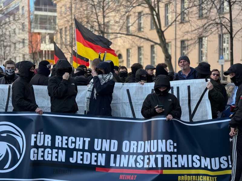 I giovani neonazisti sfilano a Berlino a poche ore dalle elezioni
