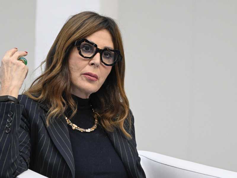 La borsa di Santanchè: "Auguri a Delmastro, nemmeno io mi dimetterò. I giornali? Carta straccia"